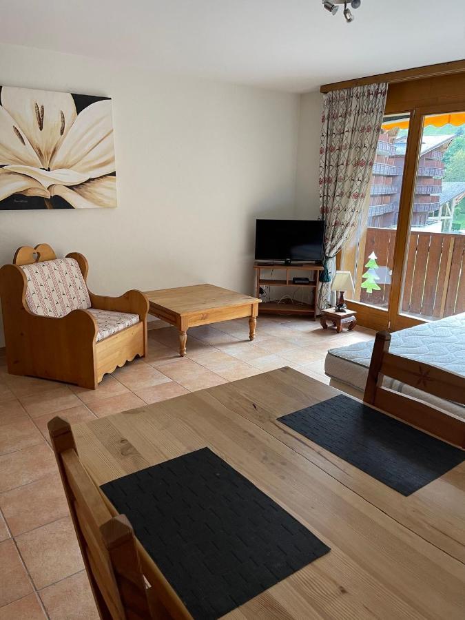 Apartmán , *